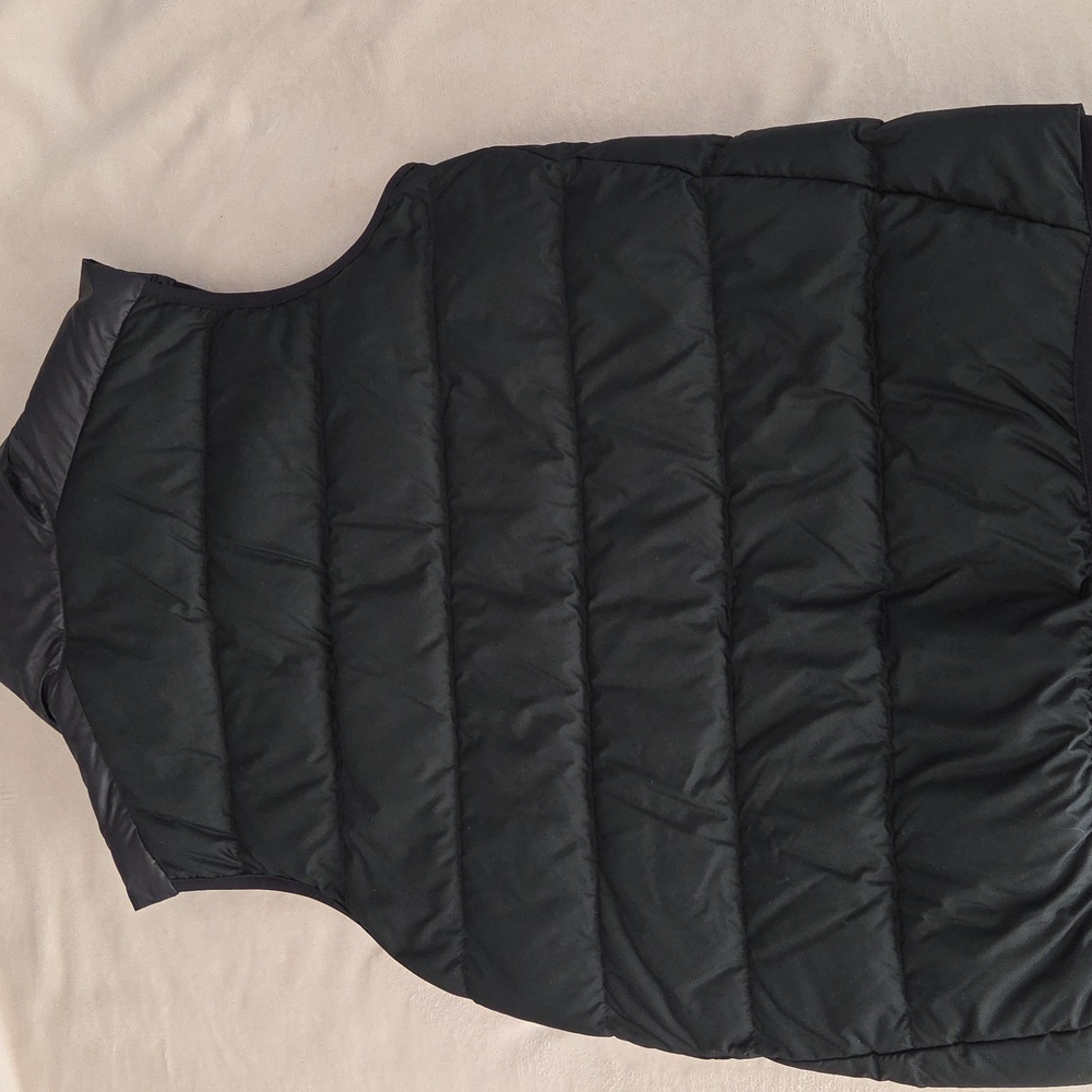 Immaculate Nike Liverpool FC Black Puffer Vest with White Accents, Size M - Picture 5 of 5